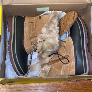 Brand new women’s Snow boots